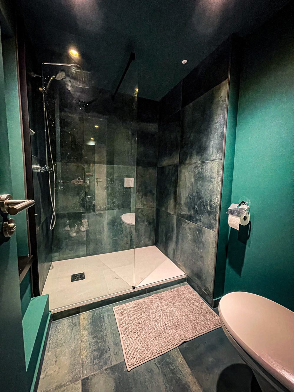 Salle d'eau privative avec douche à l'italienne